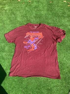 Mens Small Spider-Man Tshirt Maroon